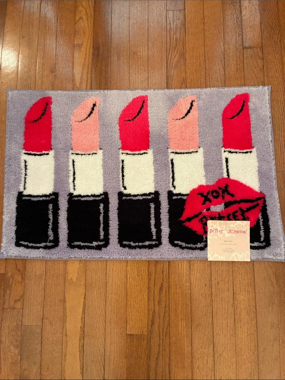 Betsey Johnson Lavender Lipstick 💄 Row Bath Mat with Lips 👄